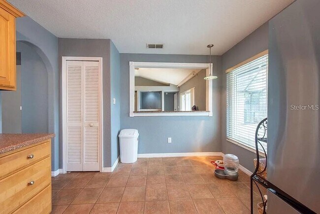 Building Photo - 9415 Pebble Glen Ave