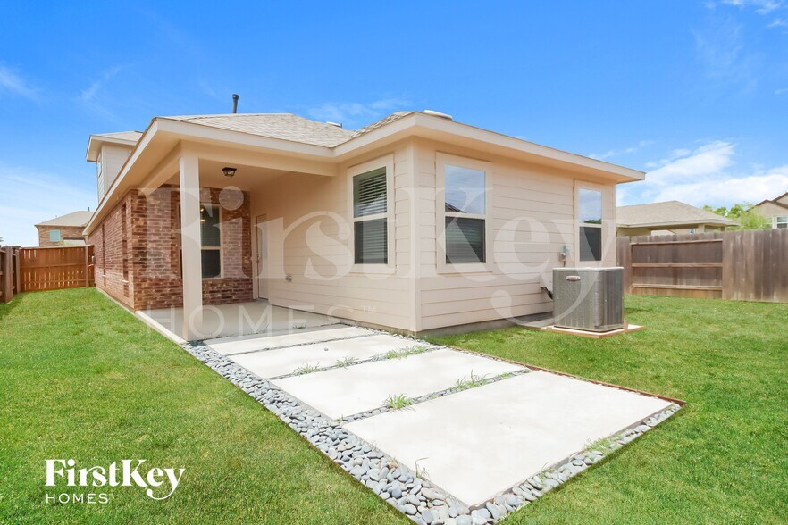Building Photo - 9207 Penfield Dr