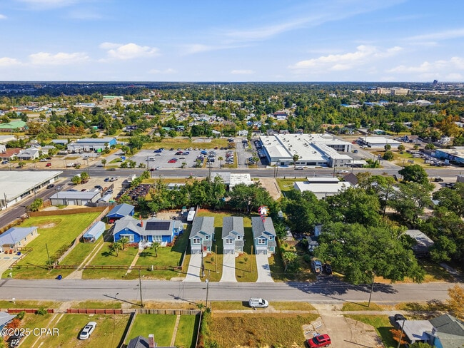 Building Photo - 924 Grace Ave