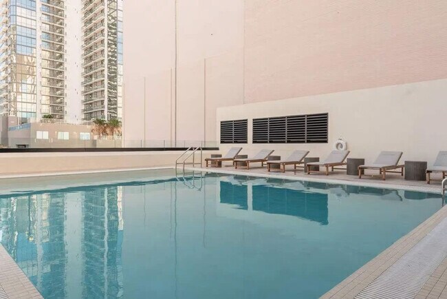 Building Photo - 225 N Miami Ave
