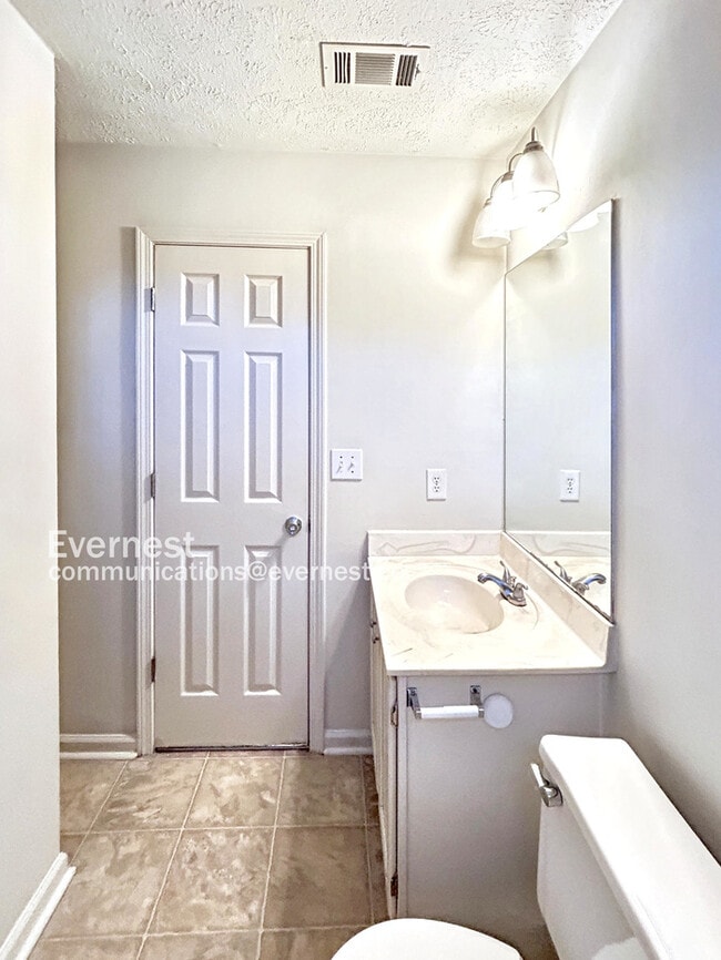 Building Photo - 3750 Greenbrook Dr