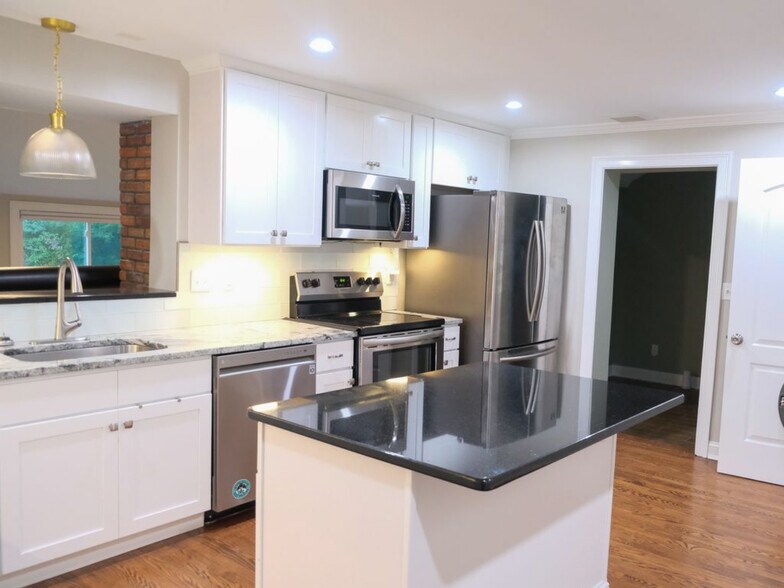 Kitchen - 7 Maple Ave