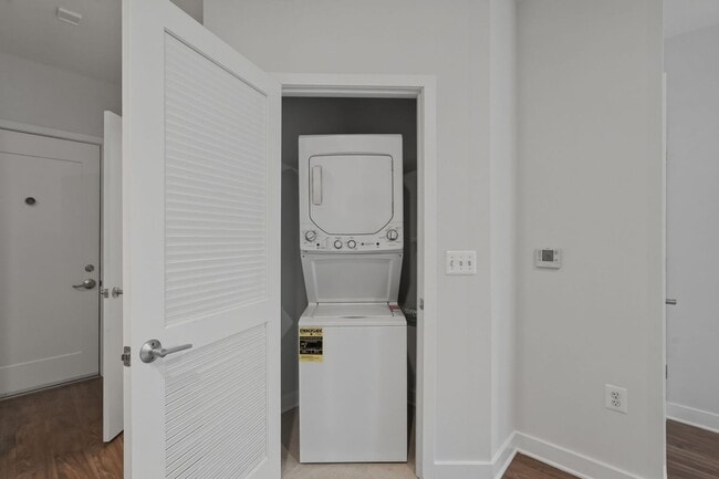 Building Photo - Experience modern living in this beautifully appointed junior one-bedroom/studio featuring an ope...