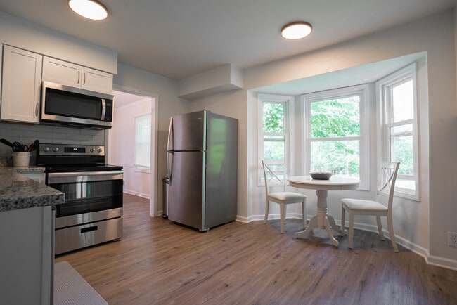 Building Photo - 411 Bromwell Dr