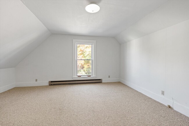 Building Photo - 113 Warren St