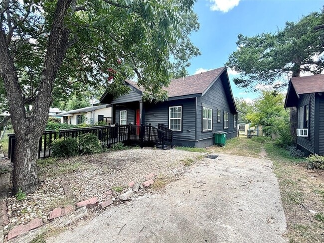 Building Photo - 1205 Leona St