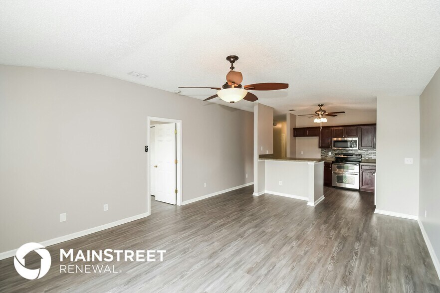 Building Photo - 7405 International Village Dr