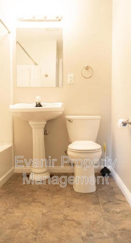 Building Photo - 4407 Nowak Ave