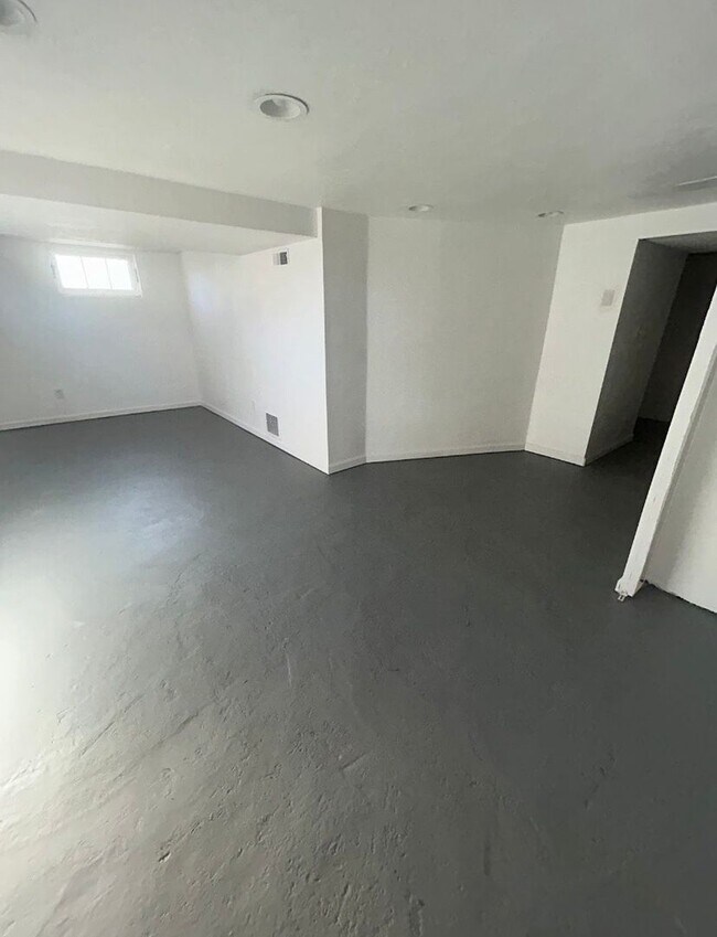 Building Photo - LIMITED TIME**1/2 OFF DEPOSIT**