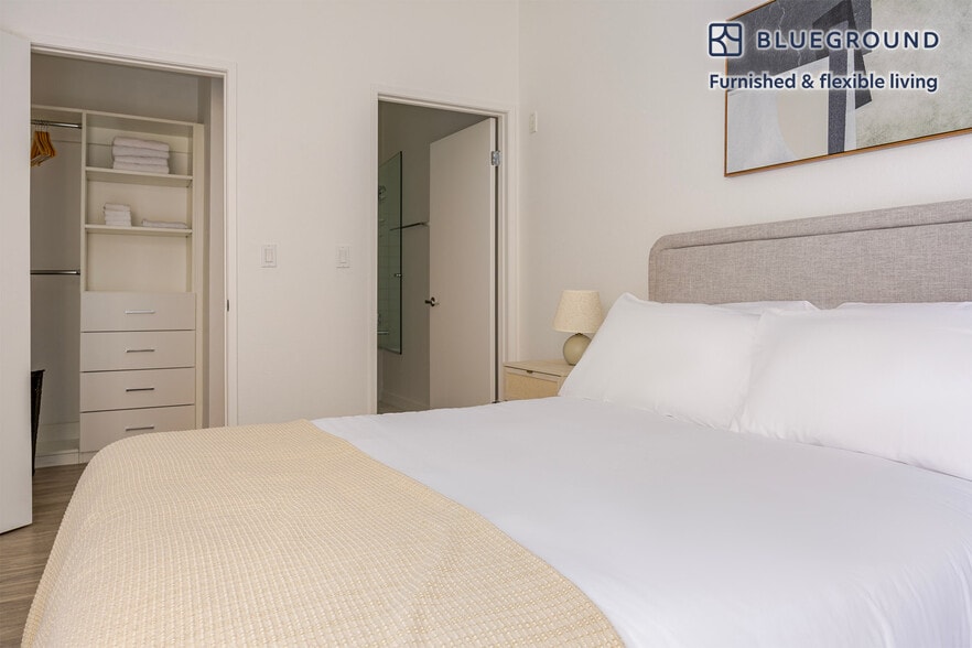 Building Photo - 8600 Burton Wy