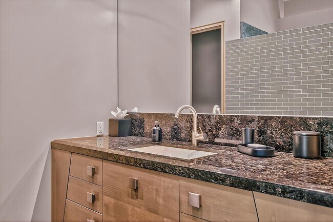 Building Photo - 9 Rockcrest