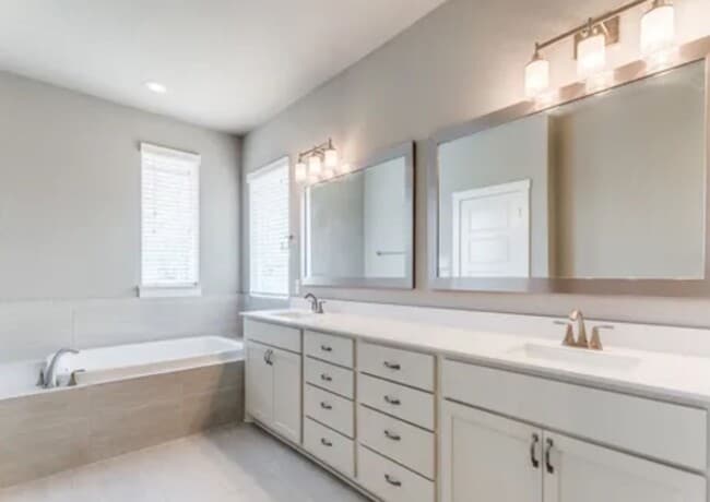 Building Photo - Townhome For Rent Half off deposit for OCT...