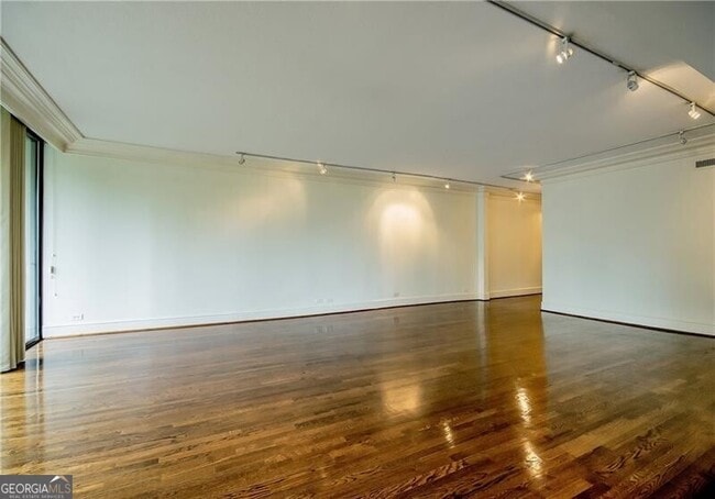 Building Photo - 2660 Peachtree Rd NW