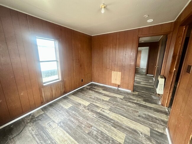 Building Photo - 718 18th St N