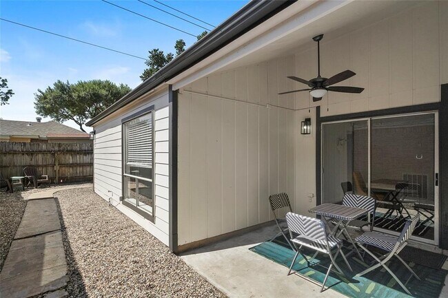 Building Photo - 9318 Beringwood Dr