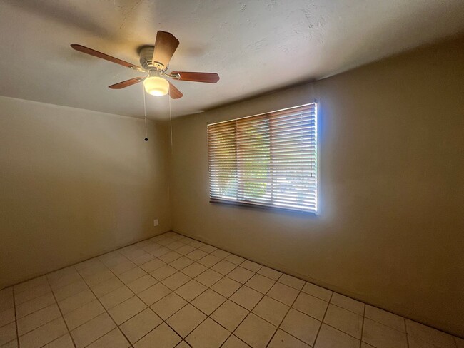 Building Photo - Comfortable & Cozy 2 Bedroom Townhome Walk...