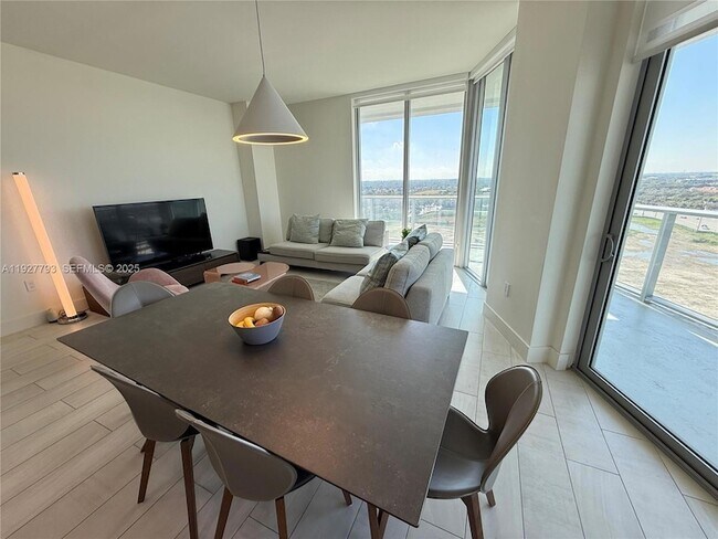 Building Photo - 2000 Metropica Wy