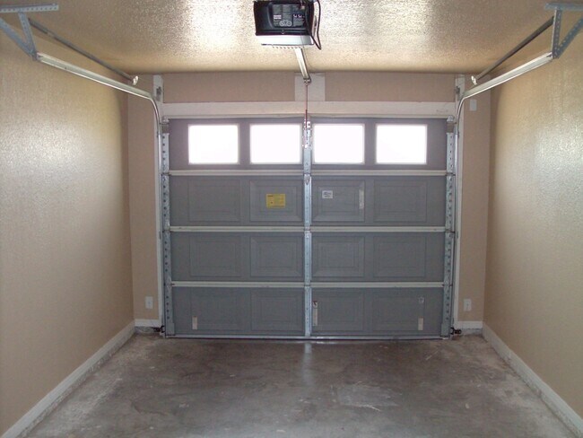 Building Photo - Spacious Duplex for Rent – Close to Clear ...