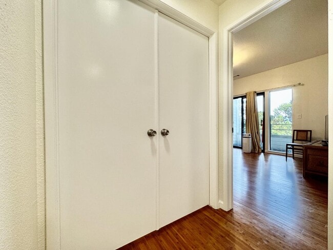 Building Photo - 59 Appian Way