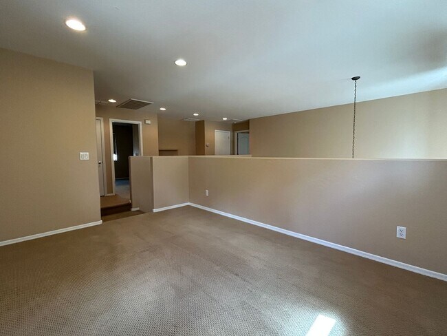 Building Photo - 5 Bed 4 Bath Beautiful Gilbert Home - Gated Community On Golf Course