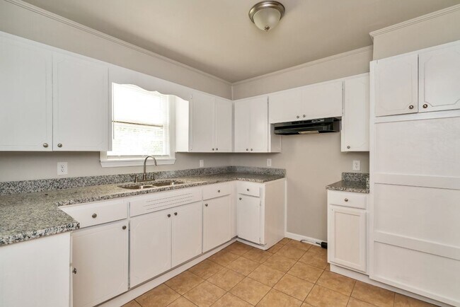 Building Photo - Move-In Ready House for Rent in Talladega! 3 bed 2 bath