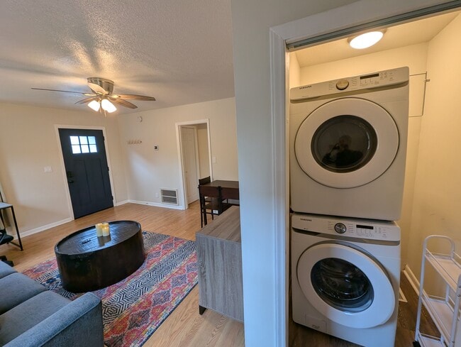 Building Photo - 5-25 Woodrow Ave