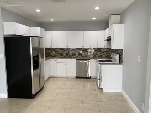 Building Photo - 2 bedroom 1 Bath Home - Utilities Included