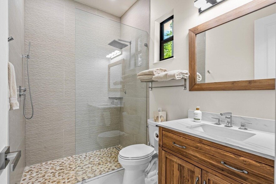 Building Photo - 12466 Quercus Ln