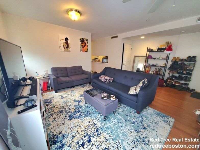 Building Photo - 8-10 Glencoe St. Unit 1