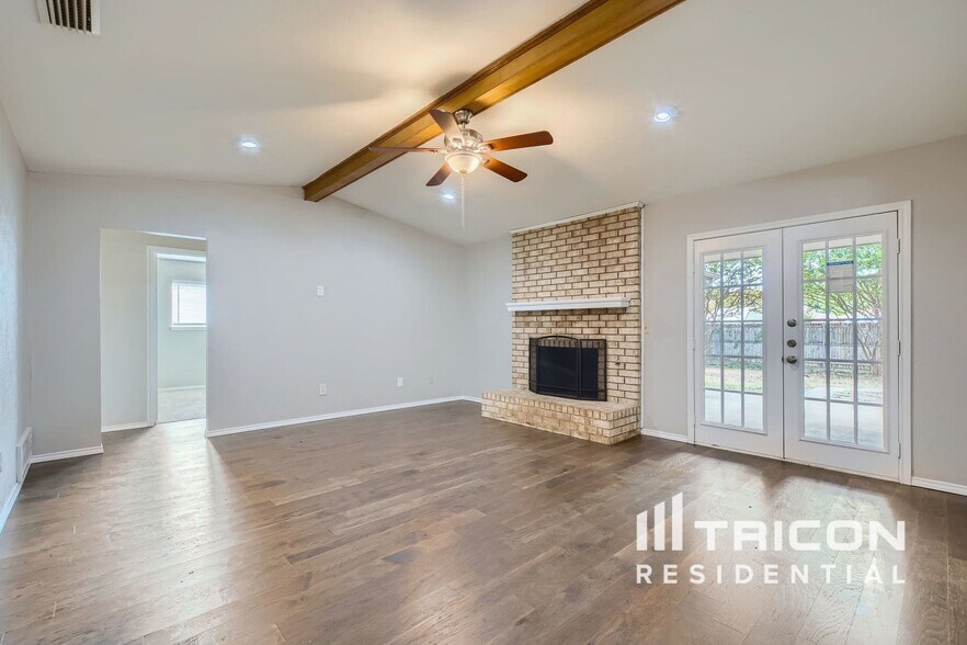 Building Photo - 4922 Willowhaven Cir
