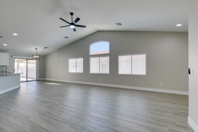 Building Photo - REMODELED 5 BEDROOM HOME IN NORTH LAS VEGAS