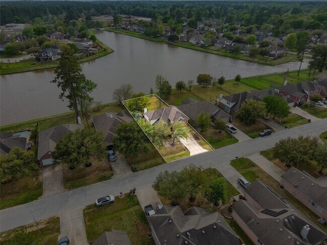 Building Photo - 9219 E Lakeside Dr