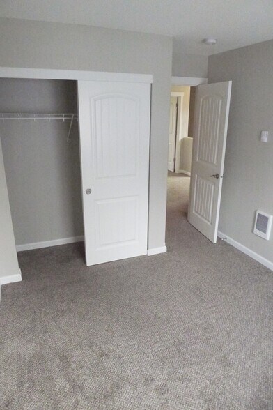Second bedroom - 1136 R St