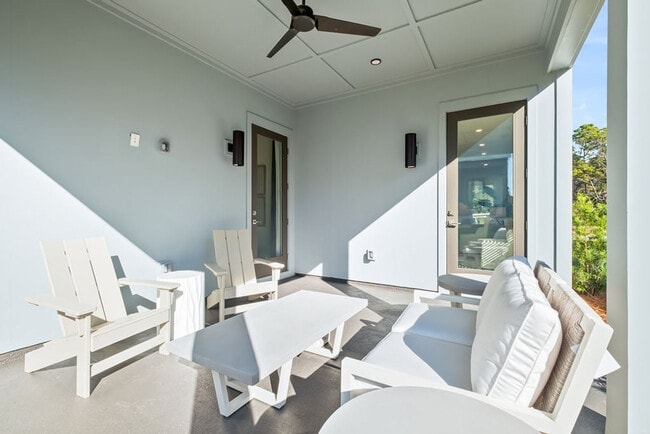 Building Photo - 31 Sarah St