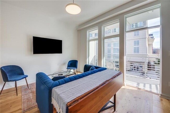 Building Photo - 208 12th St NE