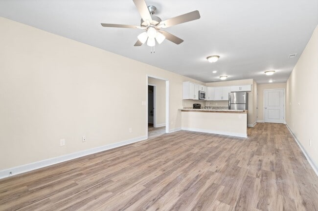 Building Photo - Move-in Special - TWO WEEKS FREE!!