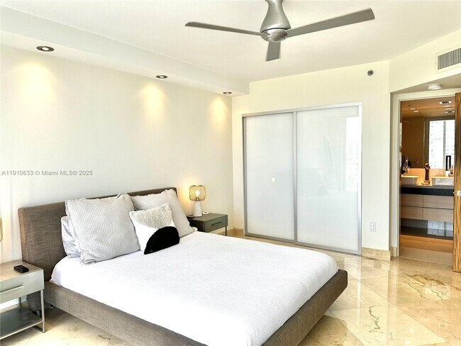 Building Photo - 7330 Ocean Terrace