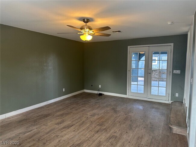 Building Photo - 504 Falcon Ln