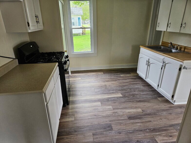 Kitchen - 9 Grant St