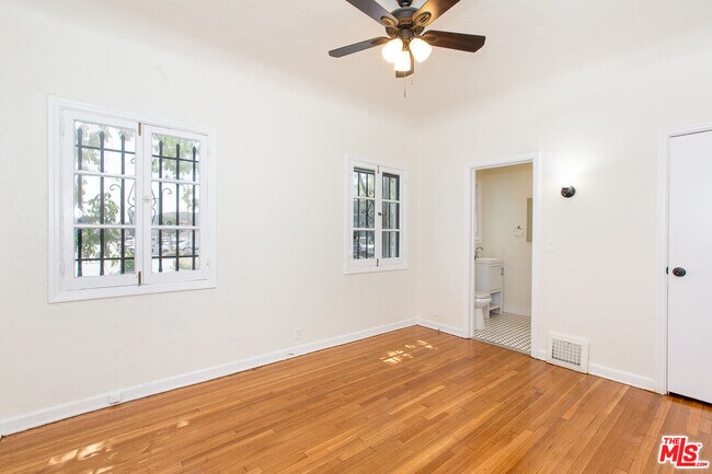 Building Photo - 181 S Sycamore Ave
