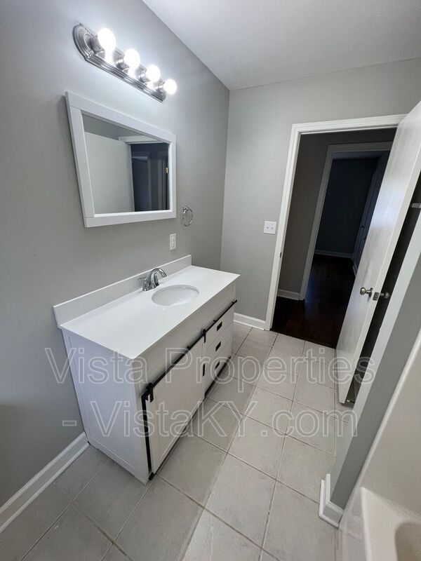 Building Photo - 2512 Accasia Dr