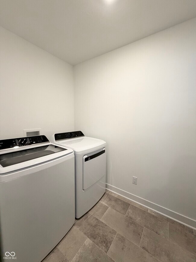 Building Photo - 1208 Taggart Wy