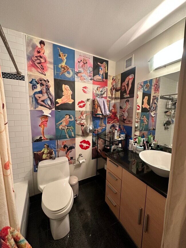 Building Photo - 2020 N Lincoln Park W