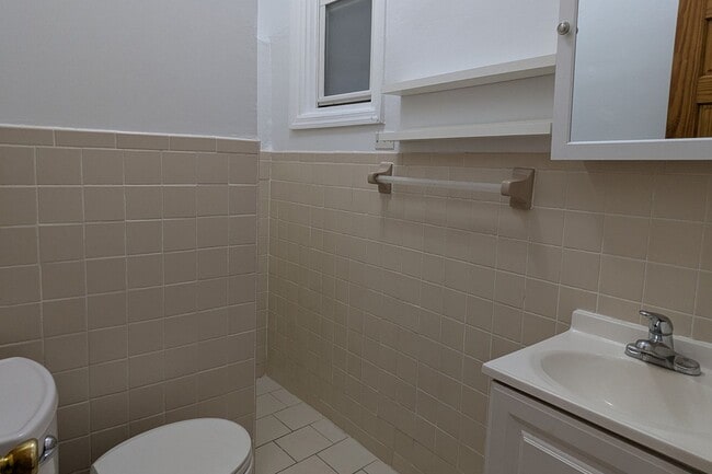 Building Photo - 409 Clinton St