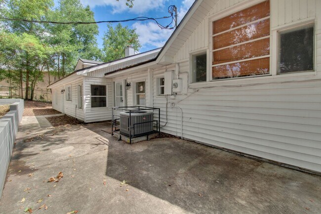 Building Photo - 8875 Lake Florence Blvd