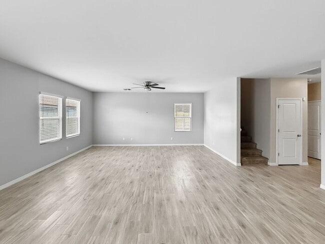 Building Photo - Home in Litchfield Park at Canyon Views! 5bd 4.5ba
