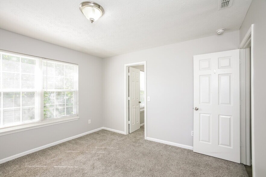 Building Photo - 1446 Hillcot Ln