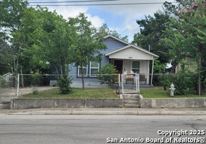 Primary Photo - 1611 E Carson St