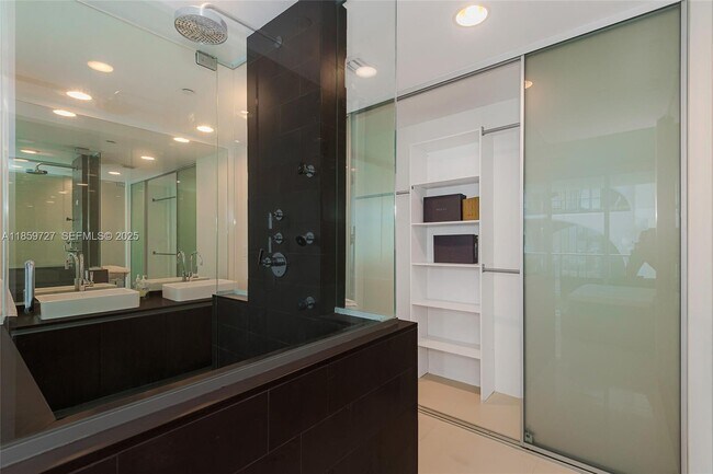 Building Photo - 1040 Biscayne Blvd