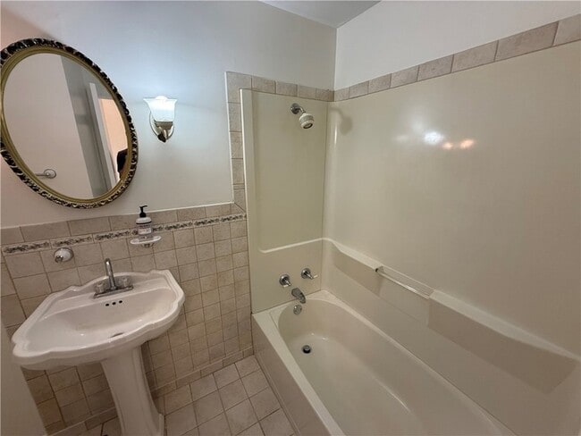 Building Photo - 7619 Bassett Dr